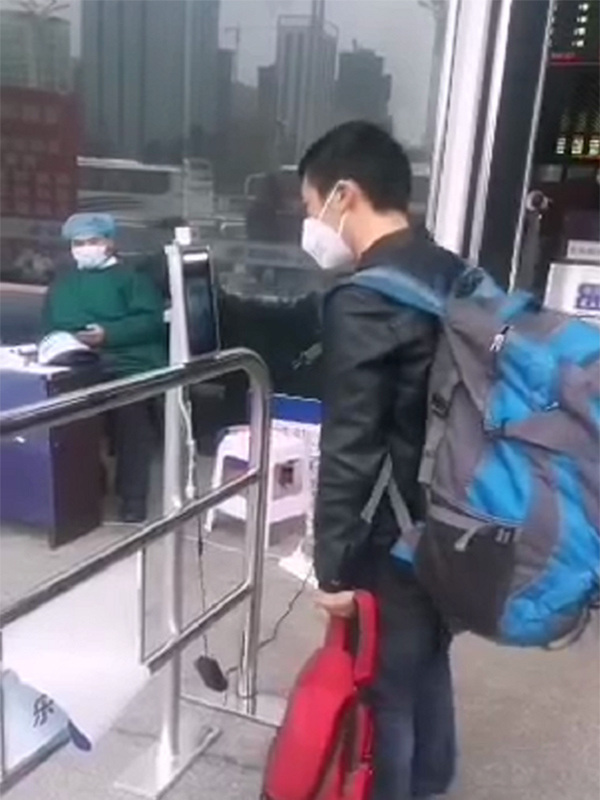 優卡特人臉識別測溫儀口罩識別現場